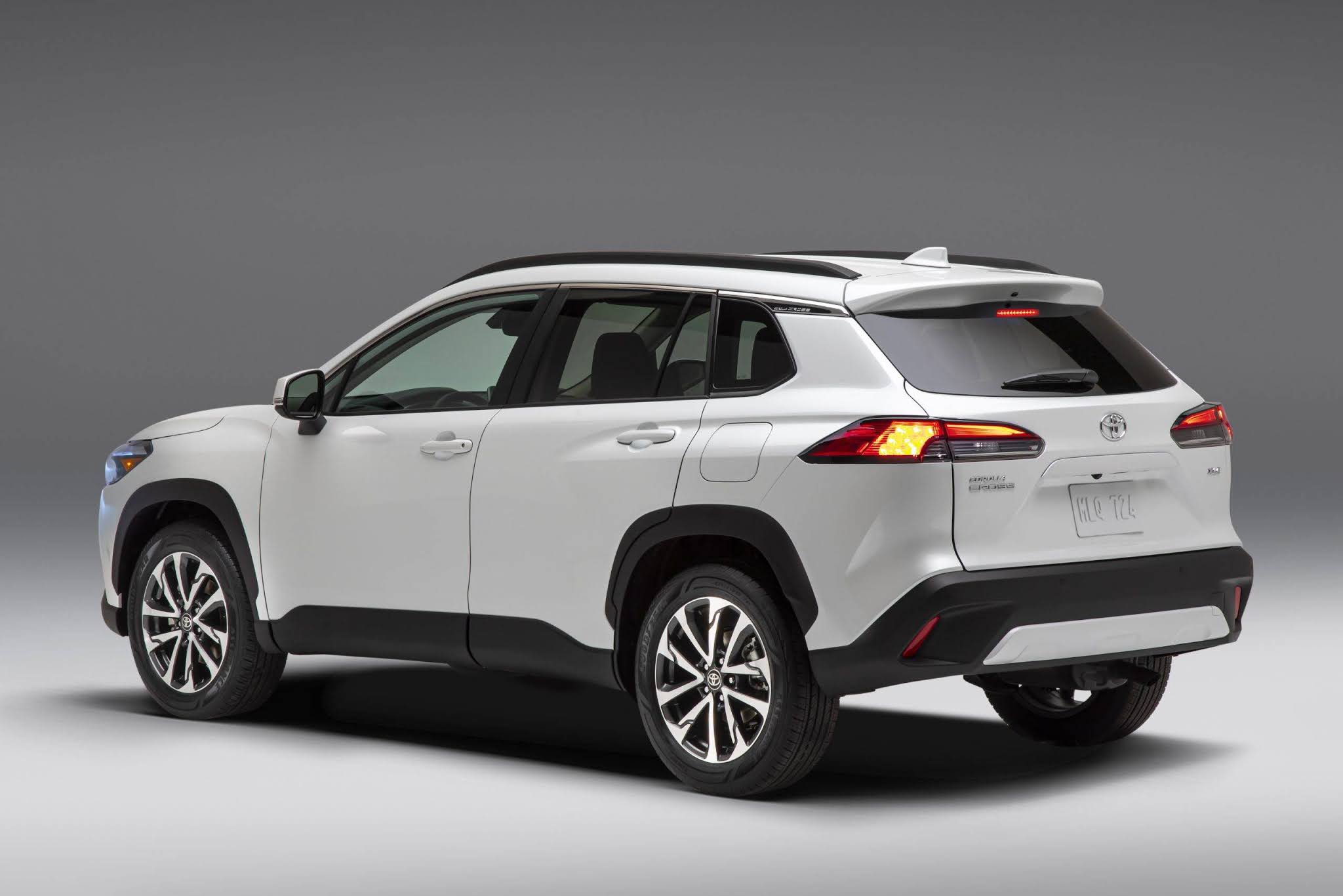 Đánh giá chi tiết xe Toyota Veloz Cross 2024: Thiết kế đột phá và công nghệ tiên tiến 4